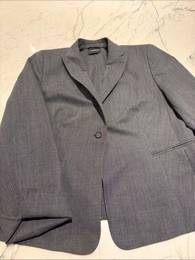 Akris Women's Lightweight 100% Wool Pinstripe Single-Button Blazer